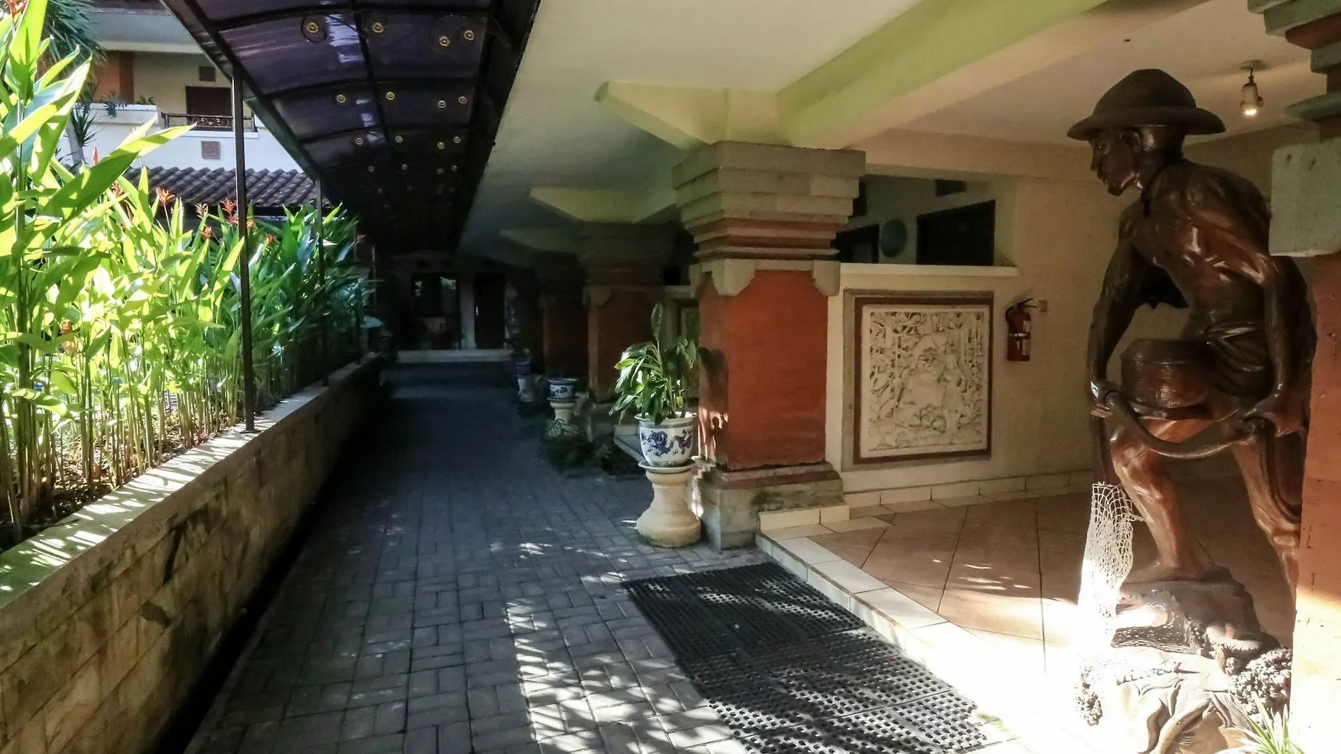 Legian Beach Hotel Kuta Lombok